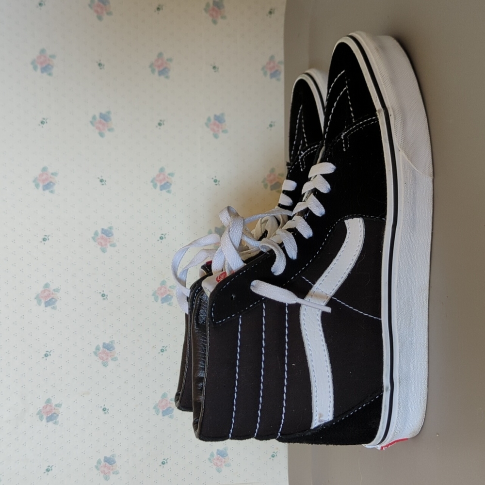 SOLD Vans 🛹 Sk8-Hi 😶‍🌫️ Black and White Shoes